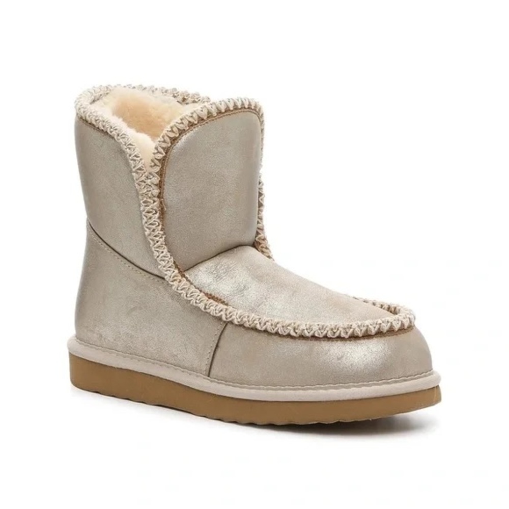 Crown Vintage Metallic Shearling-Lined Boots - NWOT